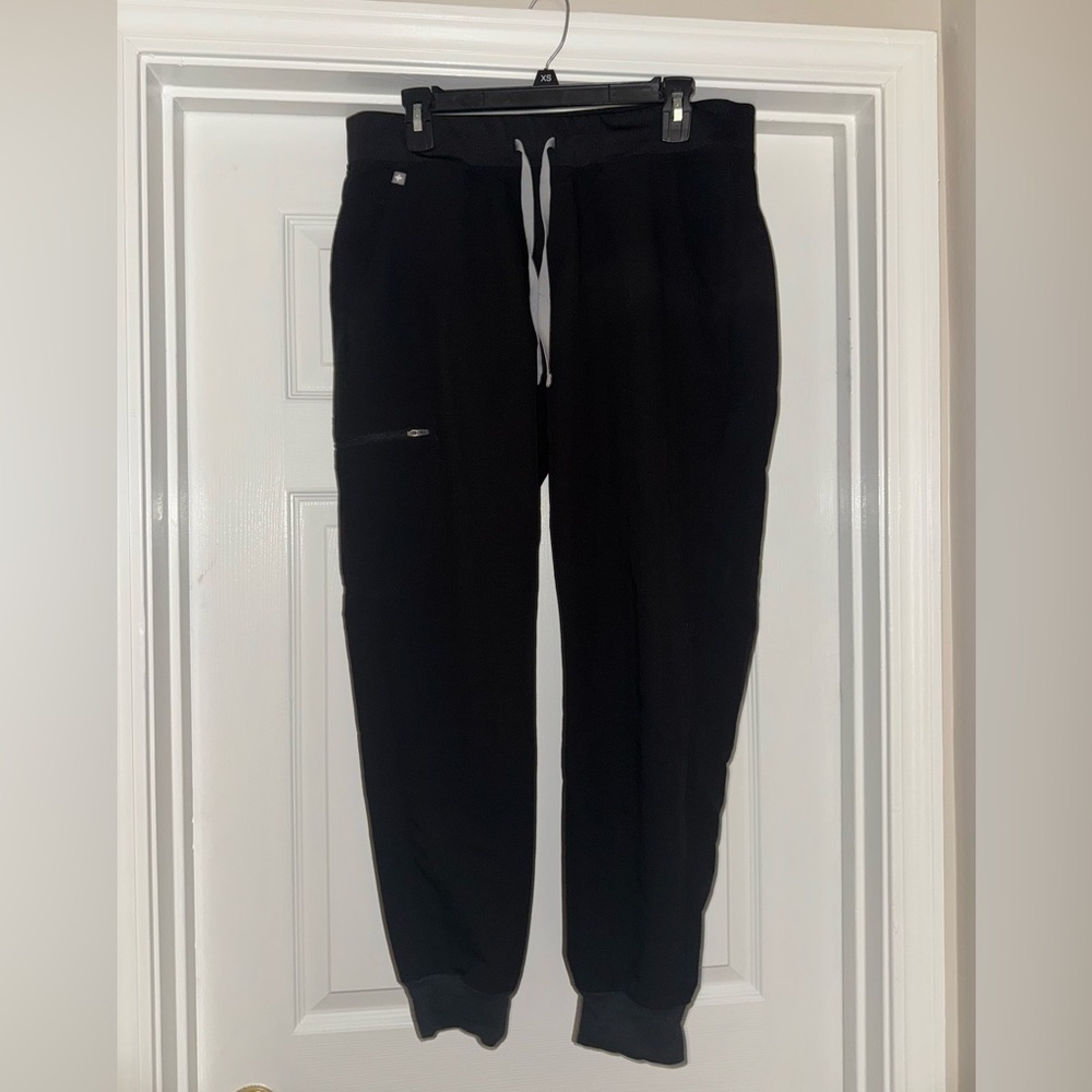 FIGS Women's Black Zamora™ - Jogger Scrub Pants - L